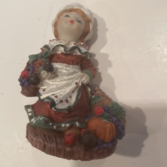NWOT Set of 4 Heavy Resin Thanksgiving Figurines - Picture 4 of 7